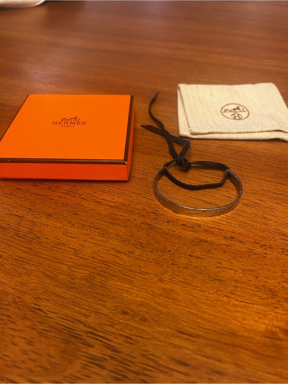 HERMES CARTOUCHE BRACELET
solid silver 925. 100% AUTHENTIC